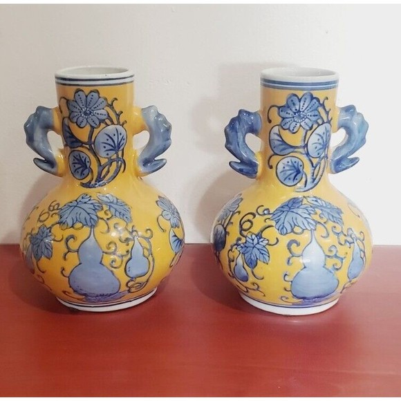 A Pair of Chinese Yellow and Blue Vase with side handles - Decorative Vases